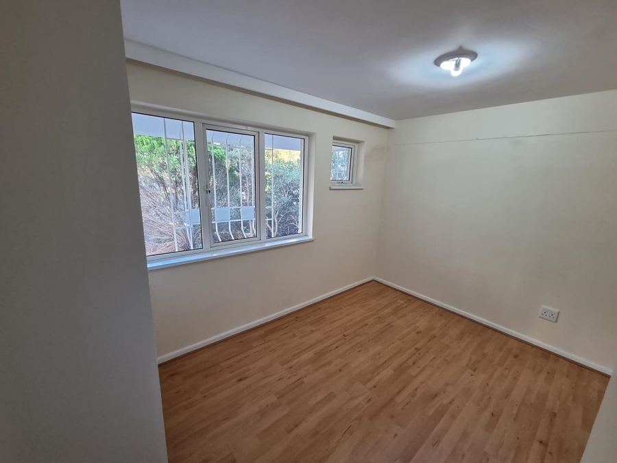 To Let 3 Bedroom Property for Rent in Vredehoek Western Cape